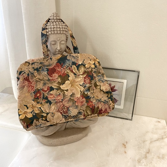 Oscar de la Renta Handbags - 🎉HP🎉 Vintage designer bag